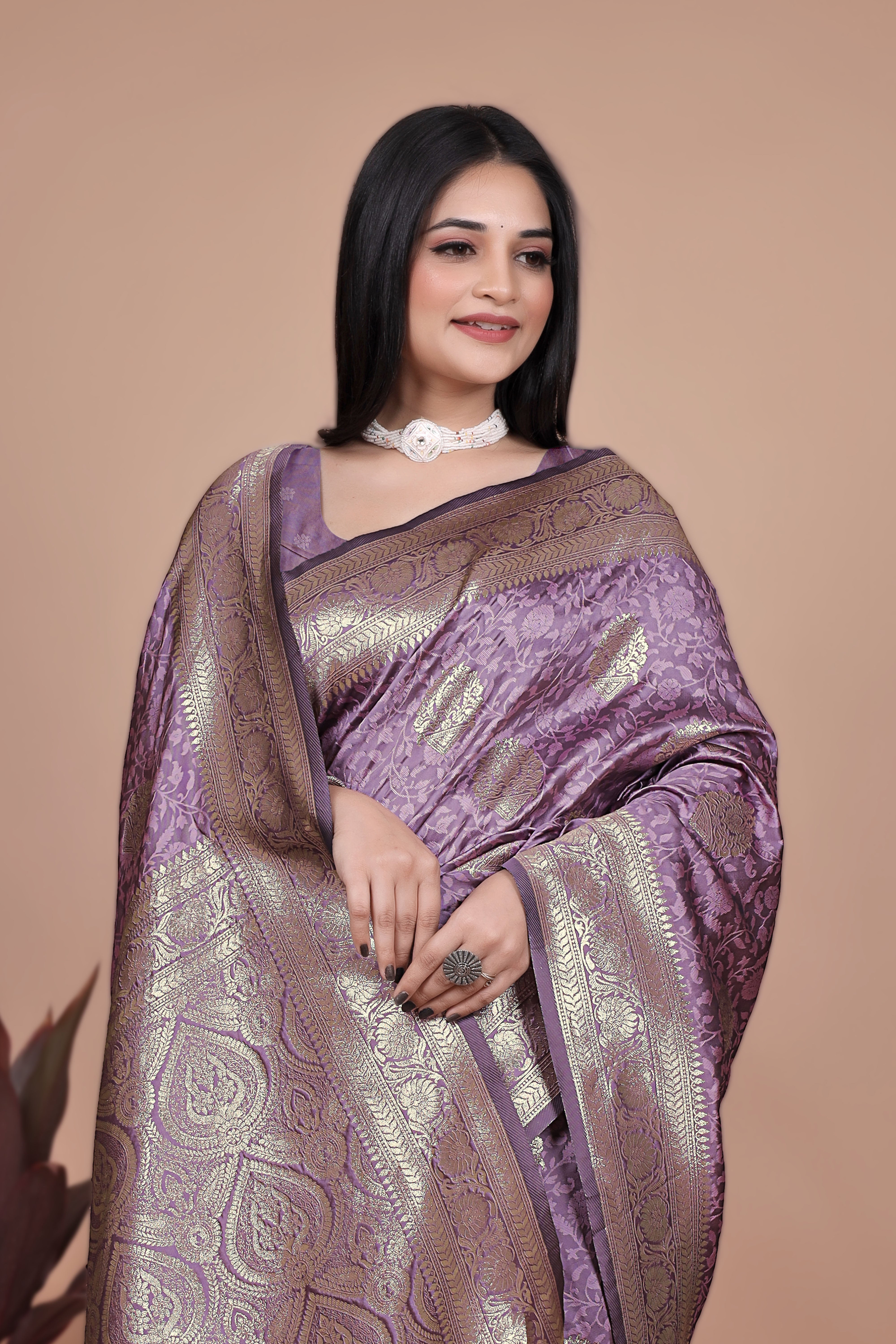 Banarasi Silk Saree with Gold Zari Butti & Ornate Pallu with 4 color option ✨💠