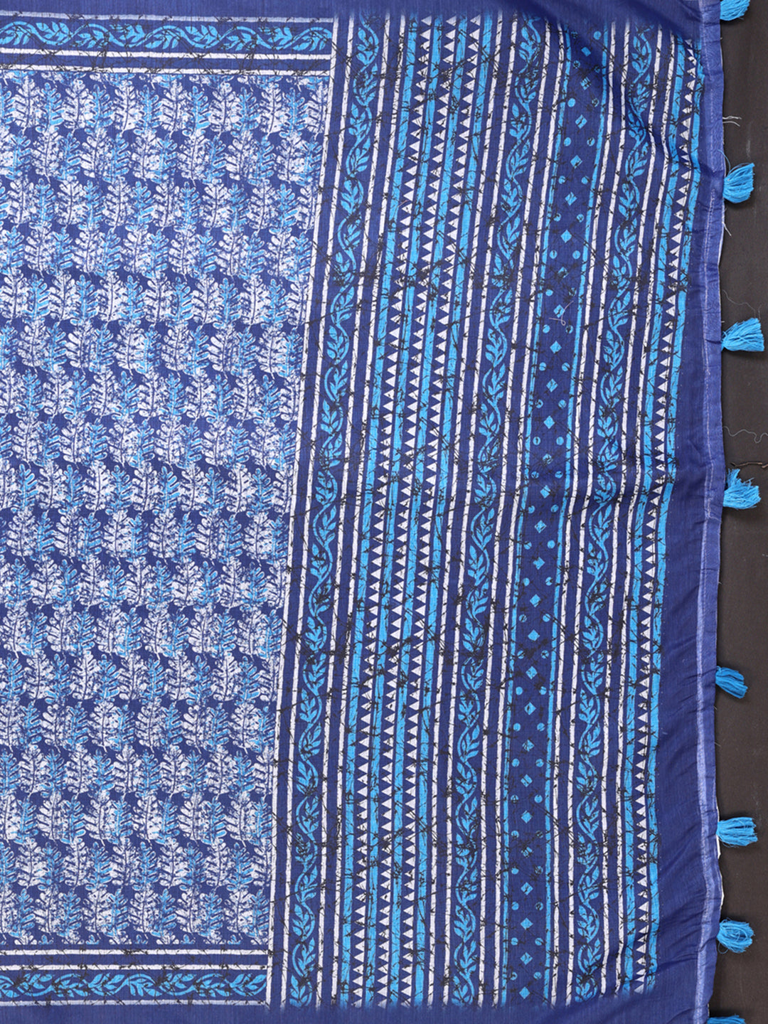 Elegant White Chanderi Saree with Digital Floral Print  | Royal & Navy Blue Accents | Lightweight Designer Saree with Matching Blouse Piece – 5.5 Meters