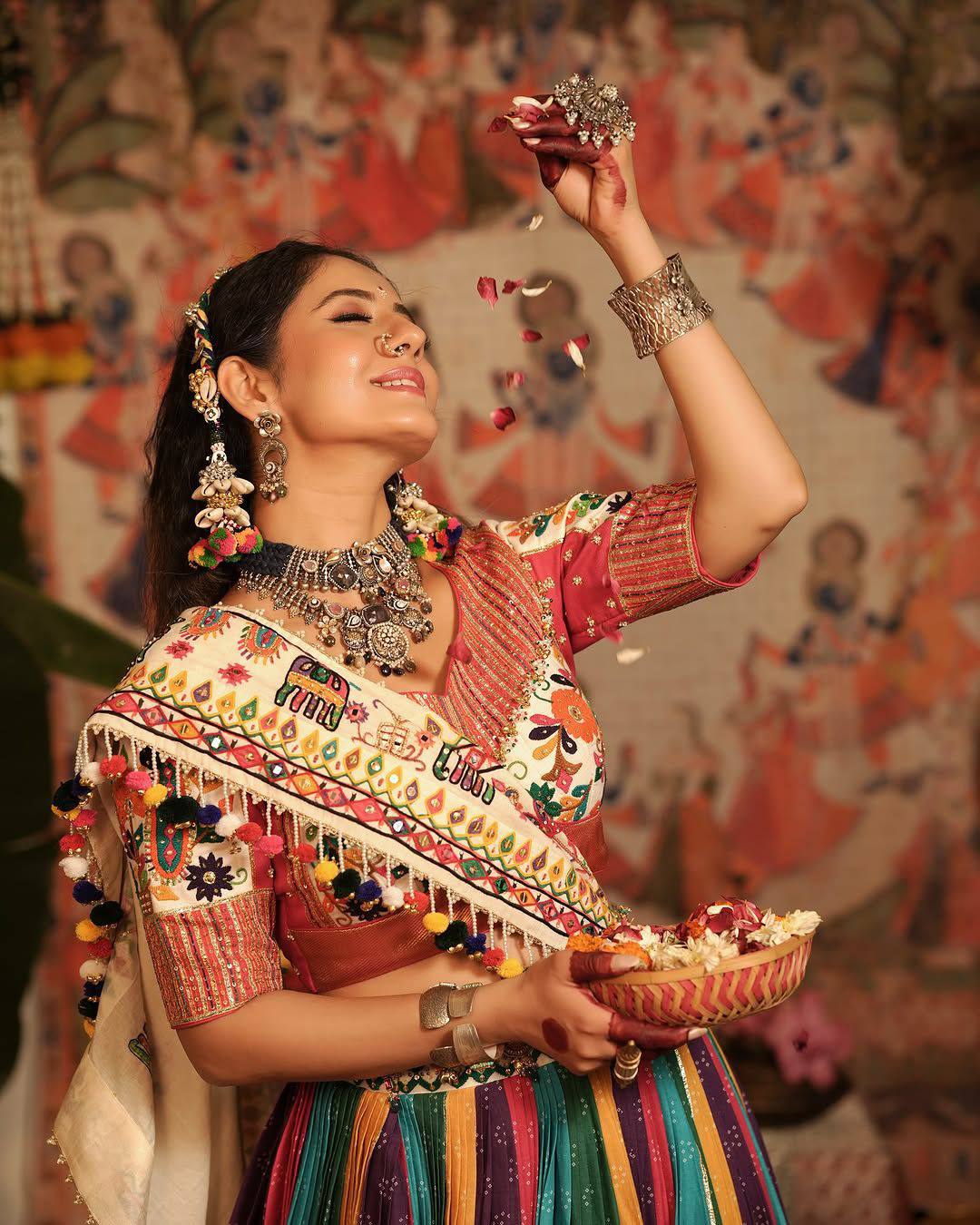 SERIES PRESENTING – NEW TRENDING NAVRATRI SPECIAL CHANIYA CHOLI 💐✨